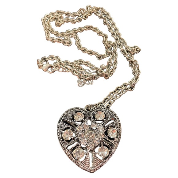 🆕 RICKI’S Heart Shaped Pendent Necklace - Picture 2 of 2